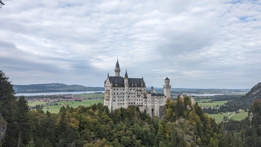 Internationale Studierende besuchen Schloss Neuschwanstein