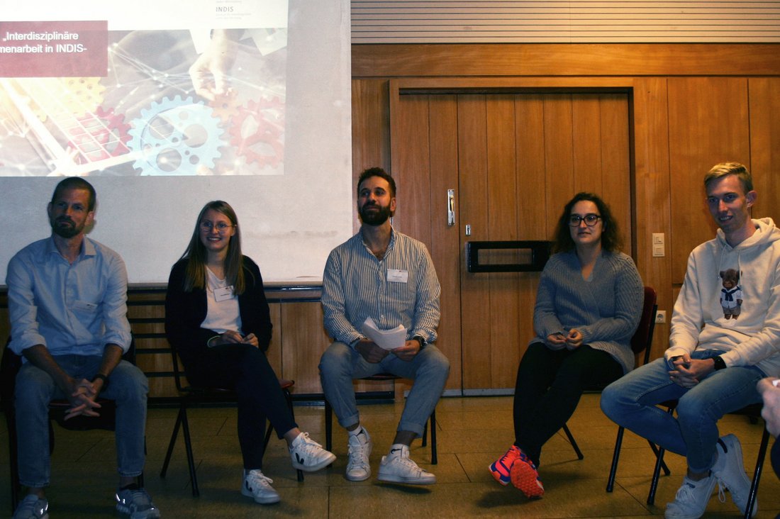 Podiumsdiskussion mit Prof. Dr. Marc Kuhn und Studierenden