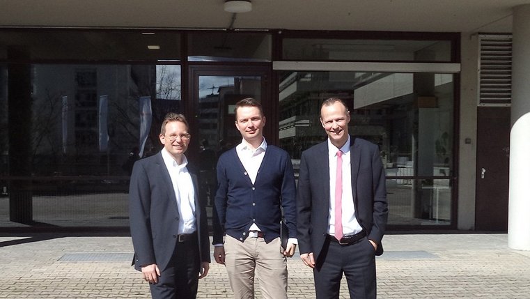v.l.: Prof. Dr. Thorsten Wingenroth, Thomas Brosch Chief Digital Officer (CDO) der Postbank, Prof. Dr. Detlef Hellenkamp