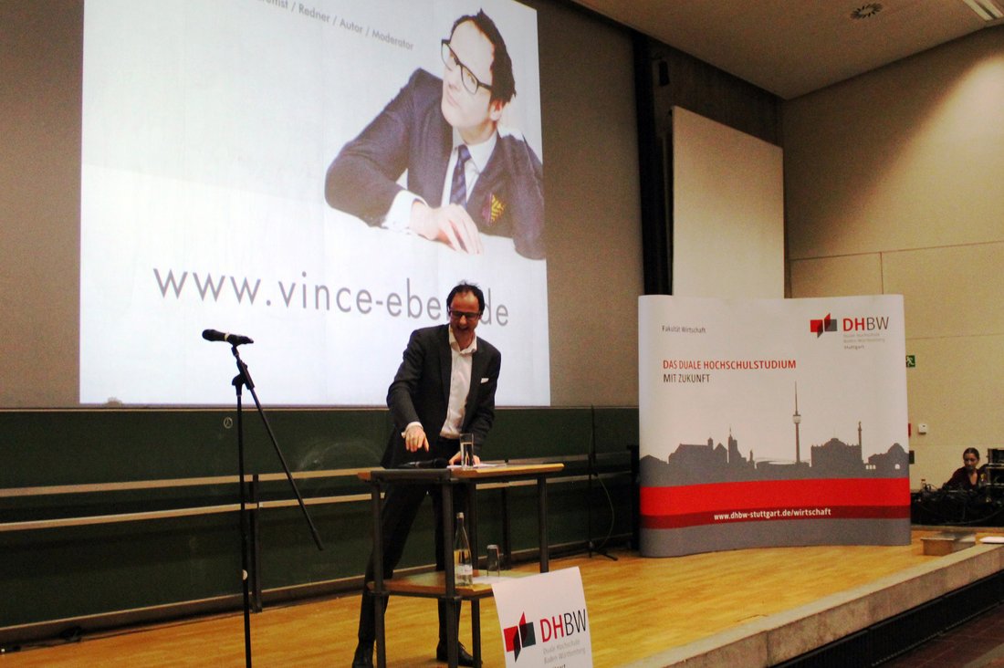Vince Ebert bei seinem Vortrag an der DHBW Stuttgart