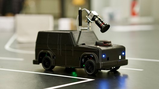 Smarty, das autonom fahrende Modellfahrzeug vom Smart Rollerz Team der DHBW Stuttgart Nahaufnahme des autonom fahrenden Modellfahrzeugs vom Smart Rollerz Team der DHBW Stuttgart