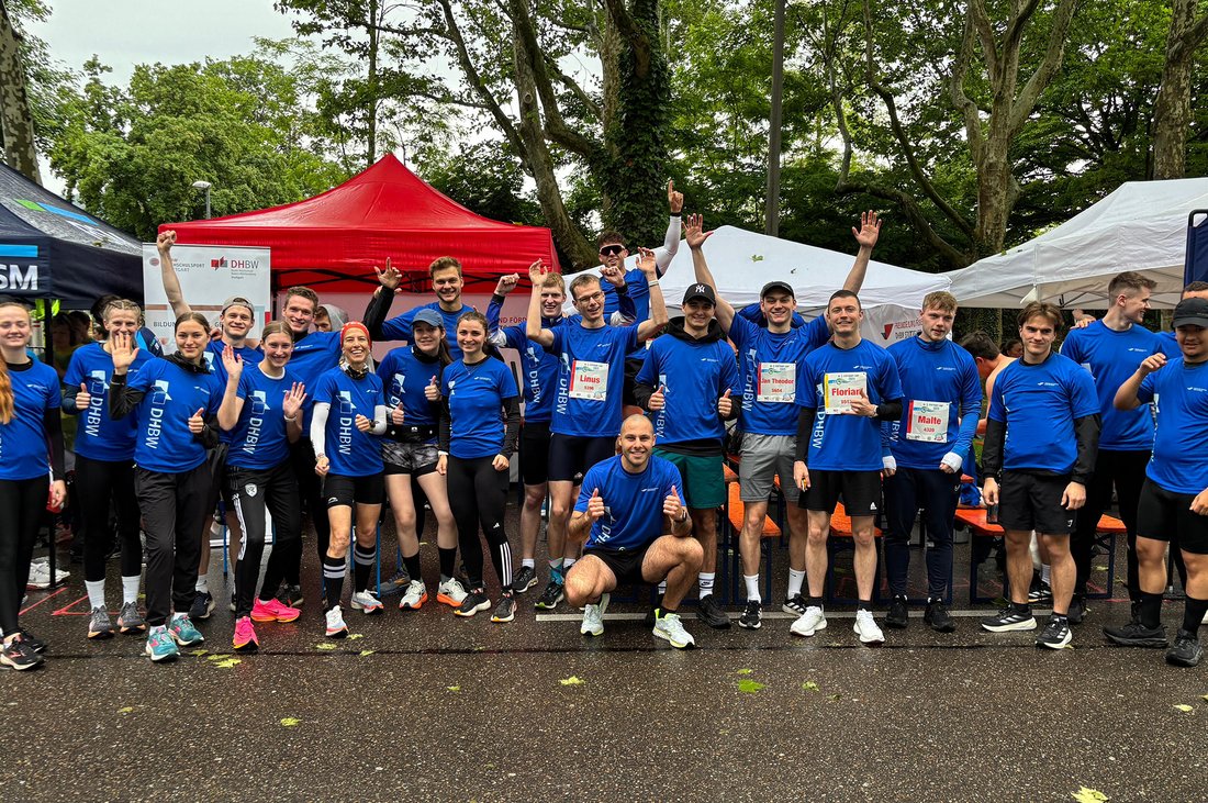 Zahlreiche Teilnehmer*innen der DHBW Stuttgart beim Stuttgart-Lauf 2025