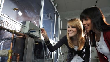 Studentinnen im Labor