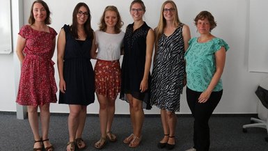 v.l.:Projektleitern Dr. Rose Seifert, Stipendiatinnen Kerstin Sieber, Theresa Wagner, Natascha Lehmann von Lenski, Projektleitern Prof. Bettina Flaiz und Projektmanagerin Sarah Hofmann von der Baden-Württemberg-Stiftung v.l.:Projektleitern Dr. Rose Seifert, Stipendiatinnen Kerstin Sieber, Theresa Wagner, Natascha Lehmann von Lenski, Projektleitern Prof. Bettina Flaiz und Projektmanagerin Sarah Hofmann von der Baden-Württemberg-Stiftung