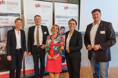V.l.n.r.: Prof.in Antje Katona, Prof. Dr. Joachim Weber, Claudia Gläser, Prof.in Dr. Martina Klärle, OB Peter Rosenberger