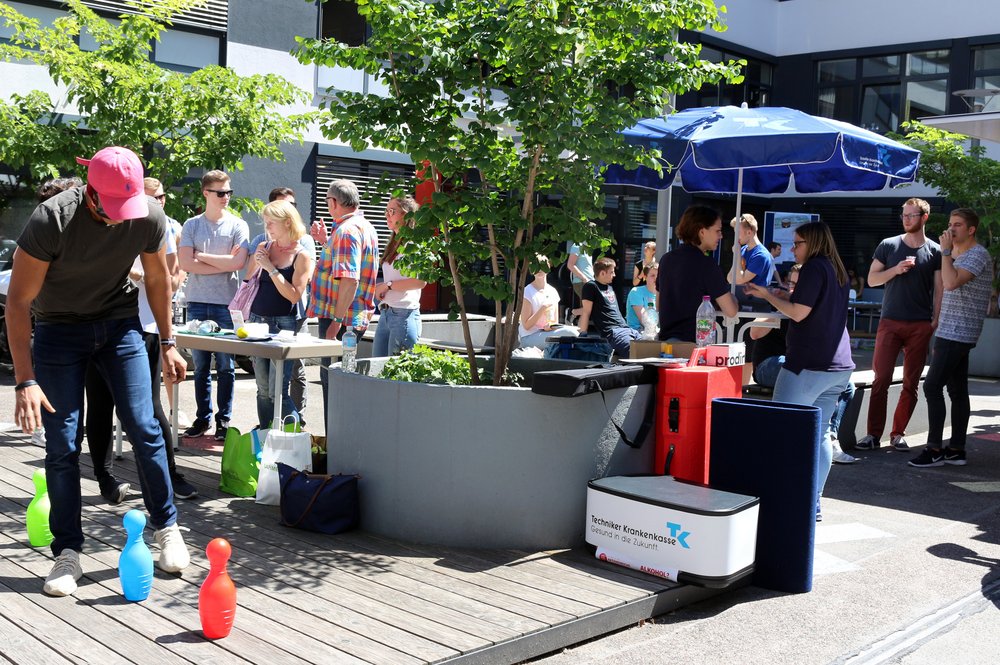Studierende informieren sich bei der Aktionswoche Alkohol an der DHBW Stuttgart