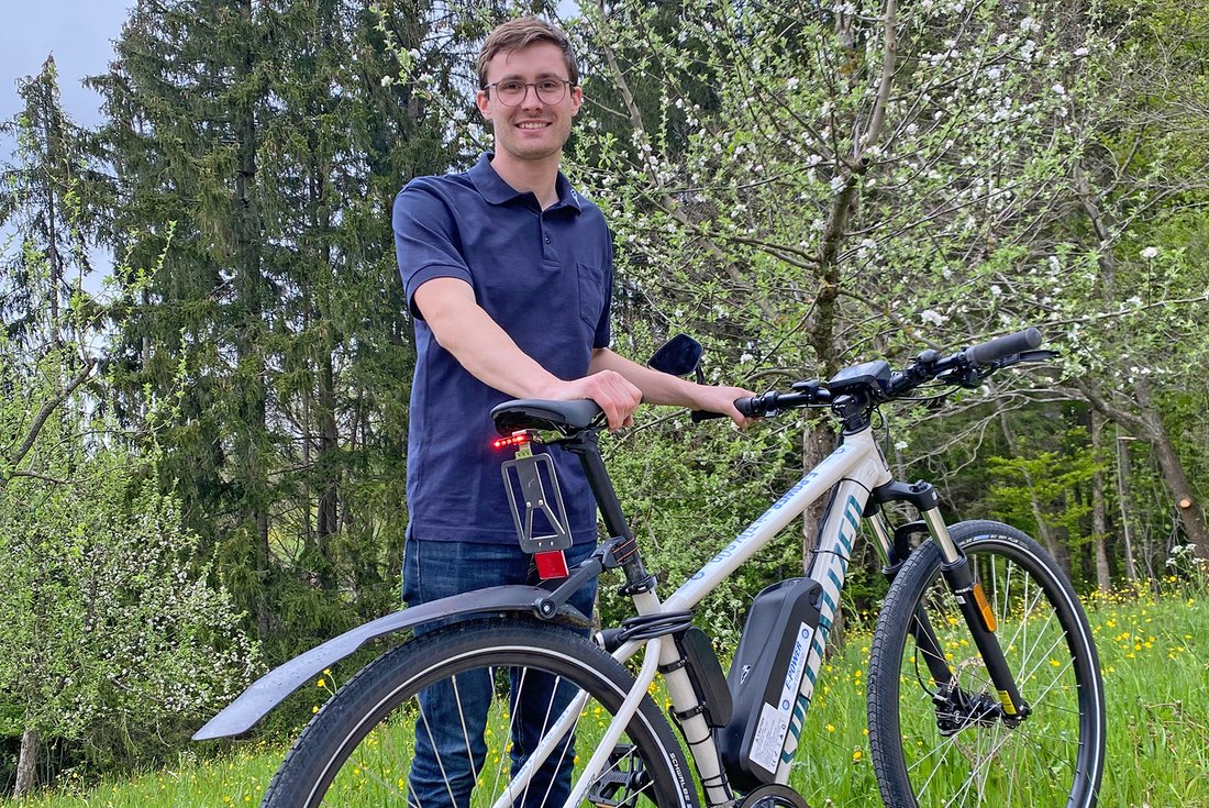 Bild: Dennis Mahler mit seinem zum S-Pedelec umgebauten Mountain-Bike