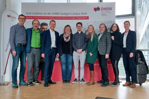 Gruppenbild des Kanzlers der DHBW Dr. Heinbach mit Mitarbeiter des Campus Horb 