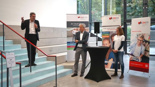 Tag des Dualen Masters 2023. Begrüßung durch Rektor Prof. Dr. Weber.