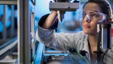 Studierende im Bereich Technik (Foto©iStock.com/skynesher)