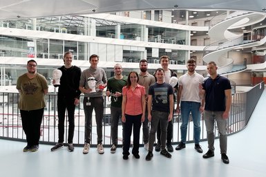 v.l.n.r.: Maik Karimi, Florian Graf, Vincent Jöckel, Uli Stein, Prof. Dr. Katharina Nerz, Clemens Hanselmann, Fabian Katz, Nico Braun, Daniel Huber, Frederik Gruber (es fehlt krankheitsbedingt Henric Wulff) v.l.n.r.: Maik Karimi, Florian Graf, Vincent Jöckel, Uli Stein, Prof. Dr. Katharina Nerz, Clemens Hanselmann, Fabian Katz, Nico Braun, Daniel Huber, Frederik Gruber (es fehlt krankheitsbedingt Henric Wulff)