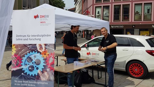 Infostand der DHBW Stuttgart auf dem Marktplatz