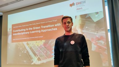 Yannik Knau von der DHBW Stuttgart präsentiert das INDIS auf der ICL in Wien Yannik Knau von der DHBW Stuttgart präsentiert das INDIS auf der ICL in Wien
