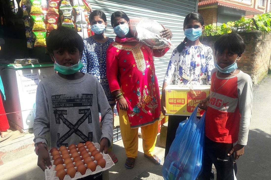 ASHA Schule in Nepal unterstützt Familien der Schüler*innen in der Pandemie.