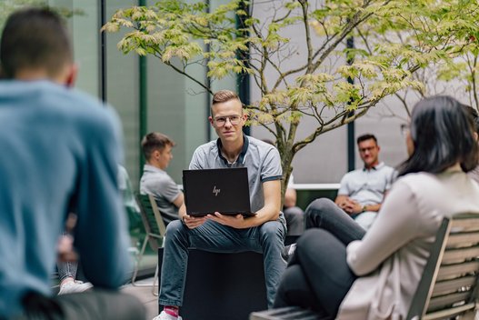 Student mit Laptop