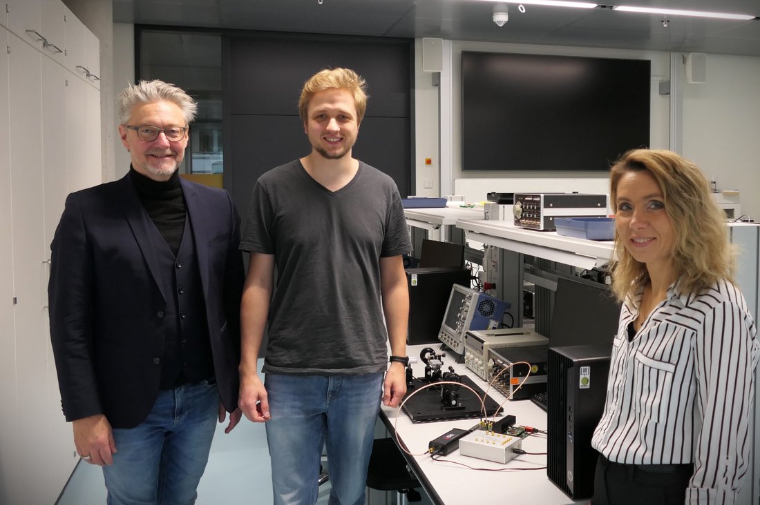 Gruppenfoto mit Bernd Hänsch-Rosenberger, Steffen Österwind (Swabian Instruments) und Prof. Dr.-Ing. Helene Kasjanow