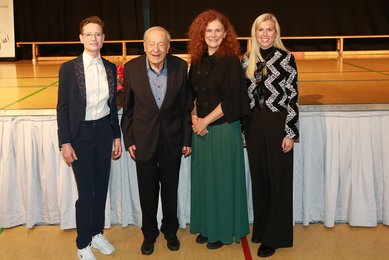 v.l.n.r. Prof. Antje Katona, Prof. Dr. Helmut Günther, Prof. Dr. Beate Sieger-Hanus, Carolin Schwenk