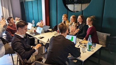 Teamwork der Studierenden beim MESH Hackaton Teamwork der Studierenden beim MESH Hackaton