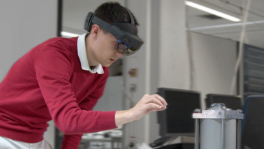 Lernszenario mit Mixed-Reality-Brille Lernszenario mit Mixed-Reality-Brille
