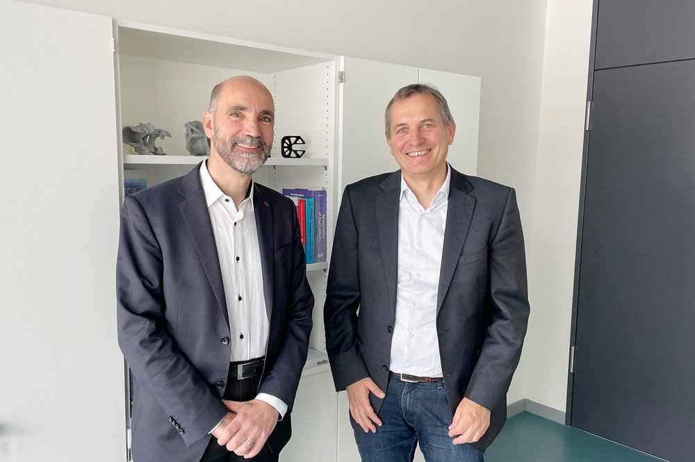 Prof. Dr. Dirk Reichardt (links) mit Prof. Dr. Harald Mandel