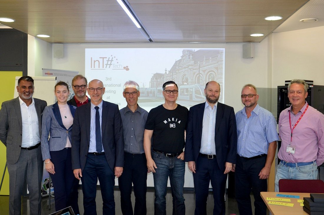 Die Teilnehmenden des Treffens in Valenciennes(v.l.): Amos Haniff (Heriot Watt University Edinburgh), Lisa Raab (DHBW Stuttgart), Jorma Säteri (Metropolia Ammattikorkeakoulu Helsinki), Daniel Coutellier (Direktor ENSIAME Valenciennes), Prof. Dr. Christian Götz (DHBW Stuttgart), Markku Leino (Metropolia Ammattikorkeakoulu Helsinki), Robin Westacott (Heriot Watt University Edinburgh), Prof. Dr. Klaus Homann (DHBW Stuttgart), Dominique Deneux (ENSIAME Valenciennes)