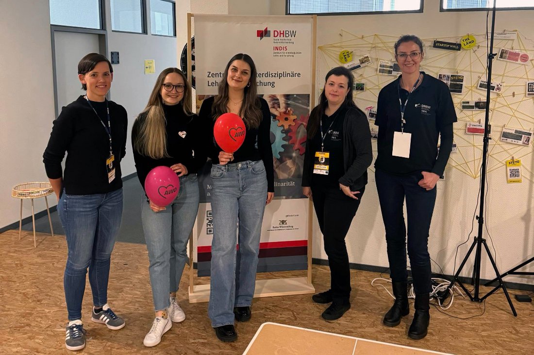 Das Siegerteam beim MESH Hackathon - Gruppenbild