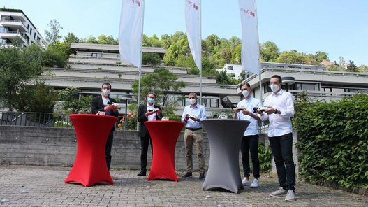 Übergabe weiterer Kesselboxen vor dem Gebäude der DHBW Stuttgart in der Jägerstraße.