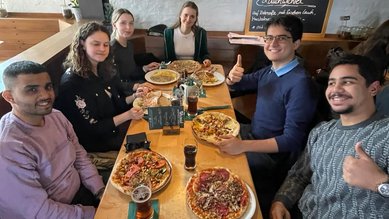 Gruppenbild im Restaurant