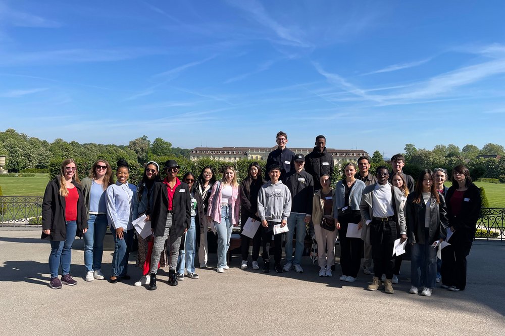 Internationale Studierende der DHBW Stuttgart und der DHBW Villingen-Schwenningen besuchen Schloss Ludwigsburg   