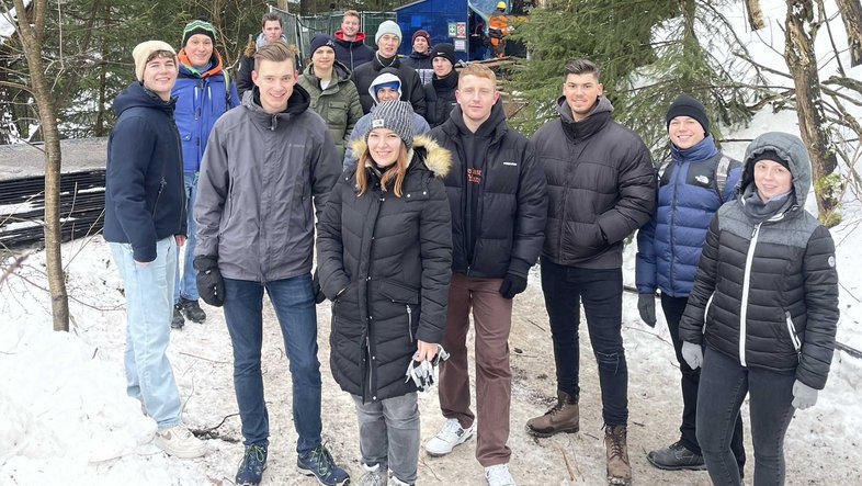 Gruppenbild - Besuch der Lithiumbohrstelle 