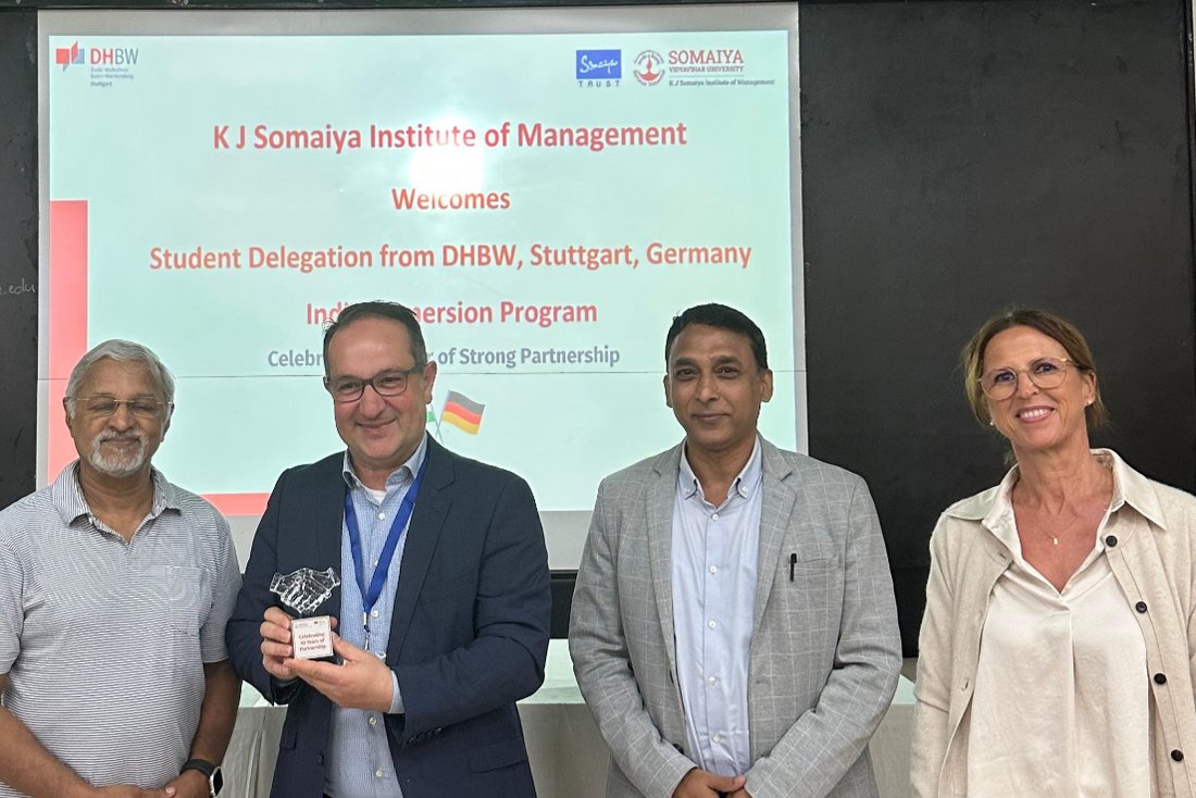 Gruppenbild mit Professor Dirk H. Hartel, Nicole Bronder, Dr. Raman Ramachandran und Dr. Satyendra Upadhyay