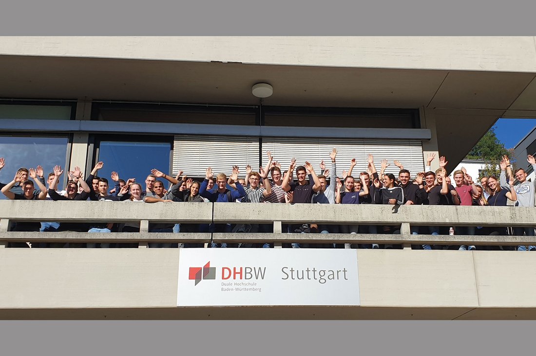 Erstsemester der Studienrichtung Fahrzeug-System-Engineering treffen sich zu Kennenlerntag an der DHBW Stuttgart