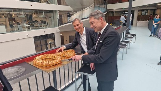 Prorektor Prof. Dr.-Ing. Harald Mandel (links) und Rektor Prof. Dr. Joachim Weber