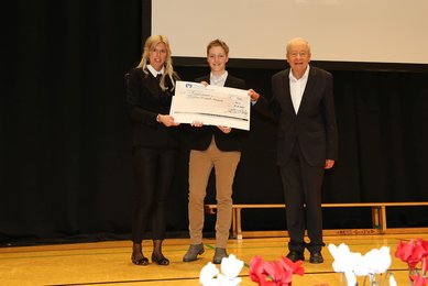 Übergabe Helmut-Günther-Preis: Carolin Schwenk, Christina Reinhold, Prof. Dr. Helmut Günther 