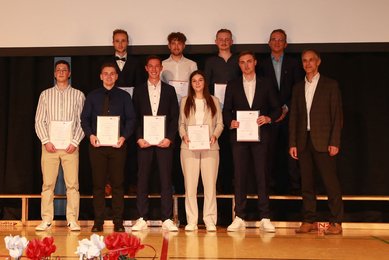 Gruppenbild des Studiengangs Maschinenbau Produktionstechnik