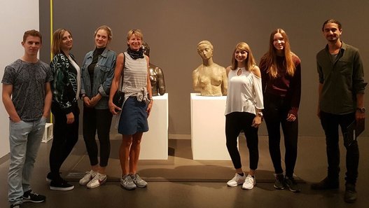 Teilnehmende an der Reihe Kunst & Kultur im Rahmen des Studium Generale der DHBW Stuttgart auf der Ausstellung Teilnehmende an der Reihe Kunst & Kultur im Rahmen des Studium Generale der DHBW Stuttgart auf der Ausstellung