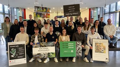 Studierende der DHBW Stuttgart präsentieren Marketingkampagnen für Torwarthandschuhe