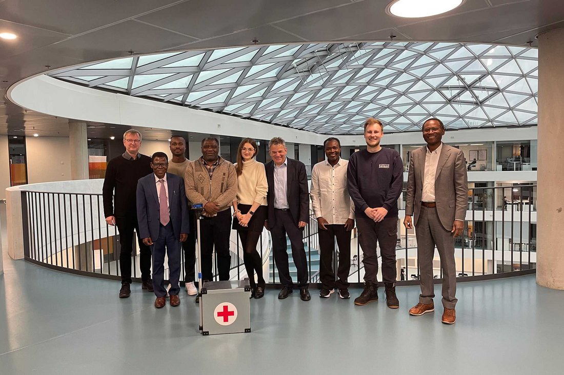 Gruppenbild mit Workshop-Teilnehmenden im Gebäude der Fakultät Technik