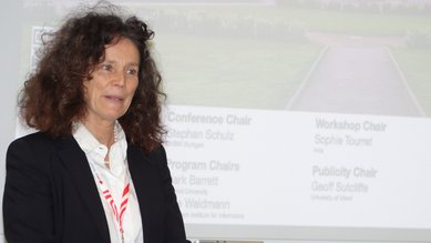 Prof. Dr. Beate Sieger-Hanus, Rektorin der DHBW Stuttgart, während ihrer Rede.