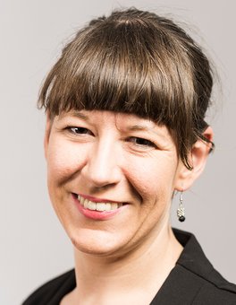 Dipl.-Betriebsw. (FH) Carolin Höll Dipl.-Betriebsw. (FH) Carolin Höll