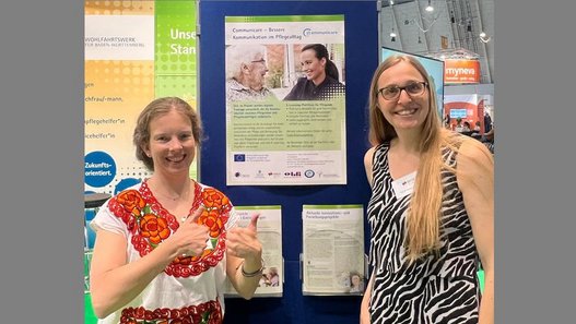 Die DHBW Stuttgart präsentierte auf der Fachmesse PFLEGE PLUS ein Poster zu dem Erasmus+ Projekt "Communicare". Posterpräsentation auf der Fachmesse PFLEGE PLUS in Stuttgart
