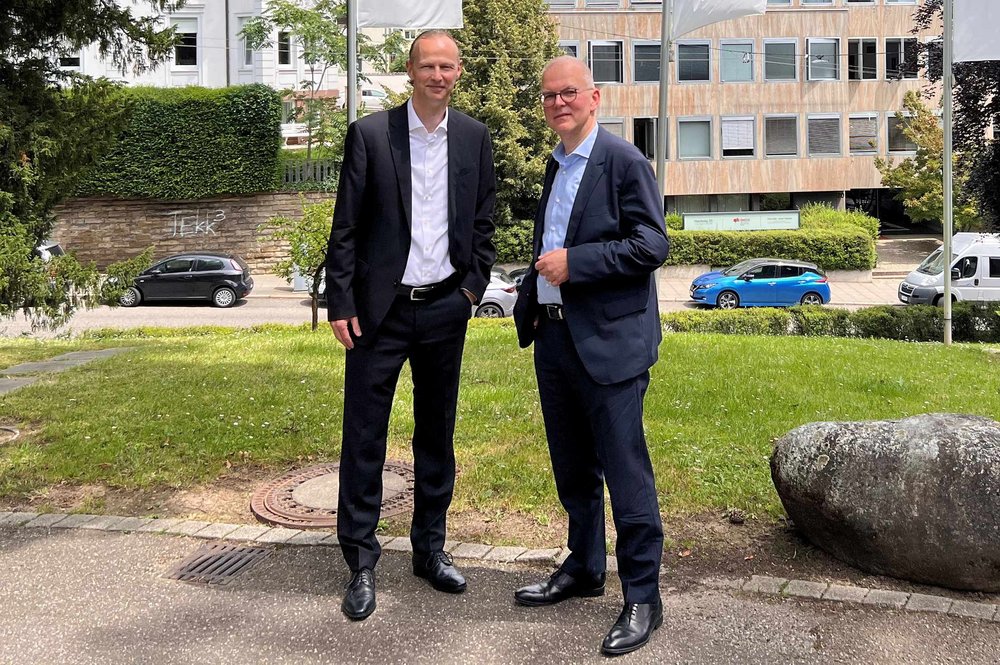 Prof. Dr. Detlef Hellenkamp (links) mit Dr. Hans-Jörg Naumer 