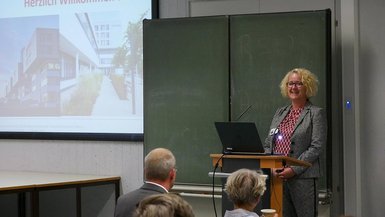 Herzlich willkommen – im Studienzentrum Gesundheitswissenschaften & Management wurden die Studienanfänger*innen begrüßt. Herzlich willkommen – im Studienzentrum Gesundheitswissenschaften & Management wurden die Studienanfänger*innen begrüßt.