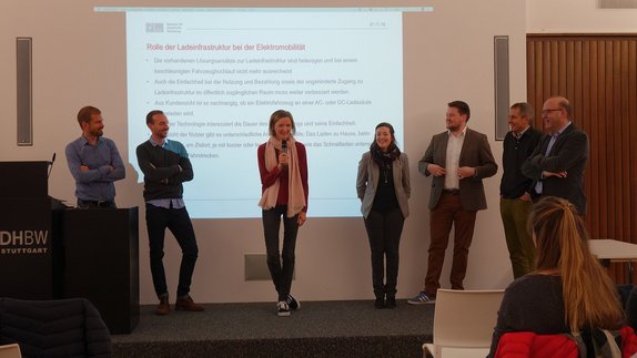 Alle Forschungsprojektbeteiligten (von links) Prof. Dr. Marc Kuhn, Benjamin Österle M.A., Vanessa Reit M.A., Judith Klein-Wiele, Hr. Riechel (EnBW), Prof. Dr. Harald Mandel, Prof. Dr. Andreas Kaapke