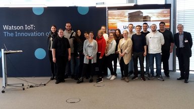 Studierende erkunden IBM Watson IoT Center in München (Foto: DHBW Stuttgart) Studierende erkunden IBM Watson IoT Center in München (Foto: DHBW Stuttgart)