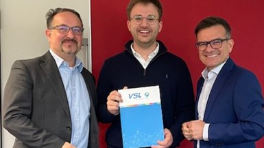 Verleihung des Logistikpreises 2025 Gruppenbild mit dem diesjährigen Preisträger