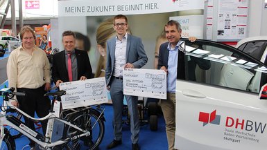(v. l. n. r.) Dipl.-Ing. Christoph Tenten, Prof. Dr. Uwe Zimmermann, B.Eng. Till Surek und Prof. Dr.-Ing. Harald Mandel. 