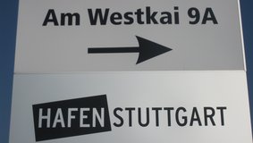 Wegweiser zum Hafen