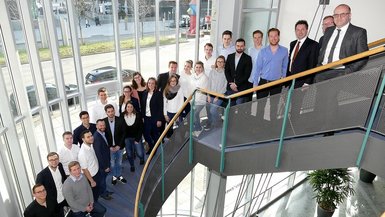 Studierende im Studiengang BWL-Handel mit Prof. Dr. Andreas Kaapke und Vertretern der BÄKO Ost eG. Foto: DHBW Stuttgart / Sven Köhler