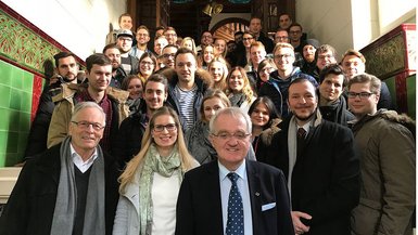 Studierende mit Rainer Wieland in Straßburg